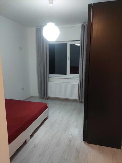 Garsonieră decomandată în Roșu