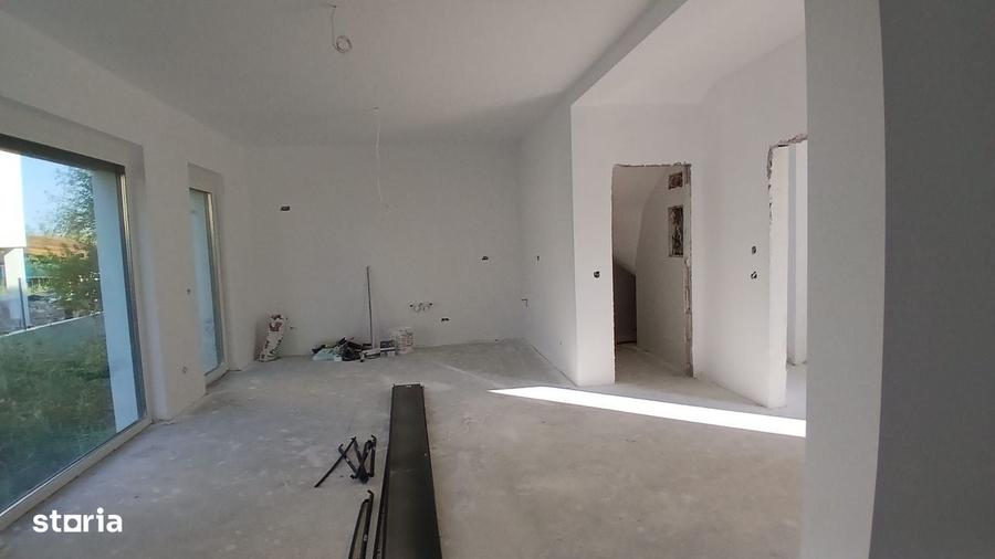 Casă cu 4 camere în Central