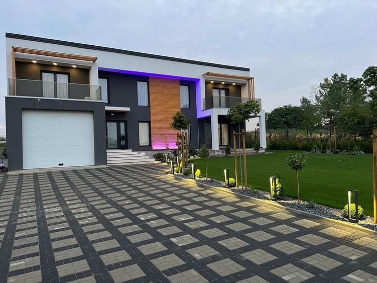 Casă cu 4 camere în Exterior Vest