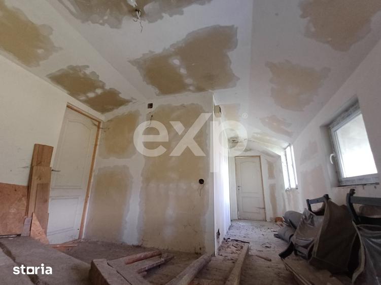 Casă cu 5 camere cu Teren 1749 Mp în Pietroșița