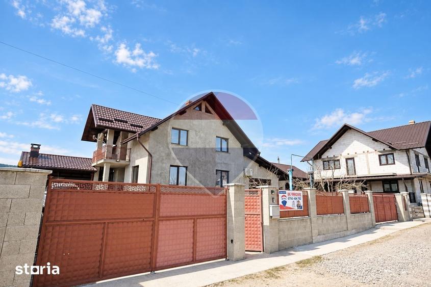 Casă cu 4 camere cu Teren 400 Mp în Central