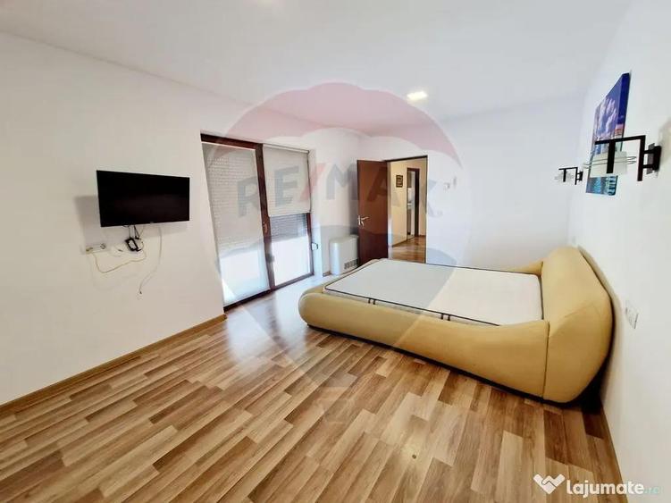 Casă cu 4 camere cu Teren 1065 Mp în Preajba
