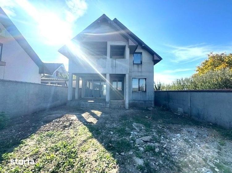 Casă cu 5 camere cu Teren 468 Mp în Central