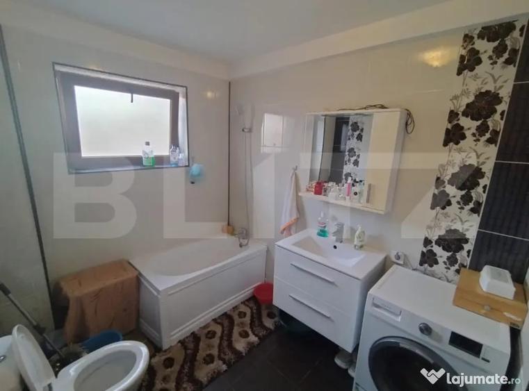 Casă cu 5 camere cu Teren 462 Mp în Malu Mare