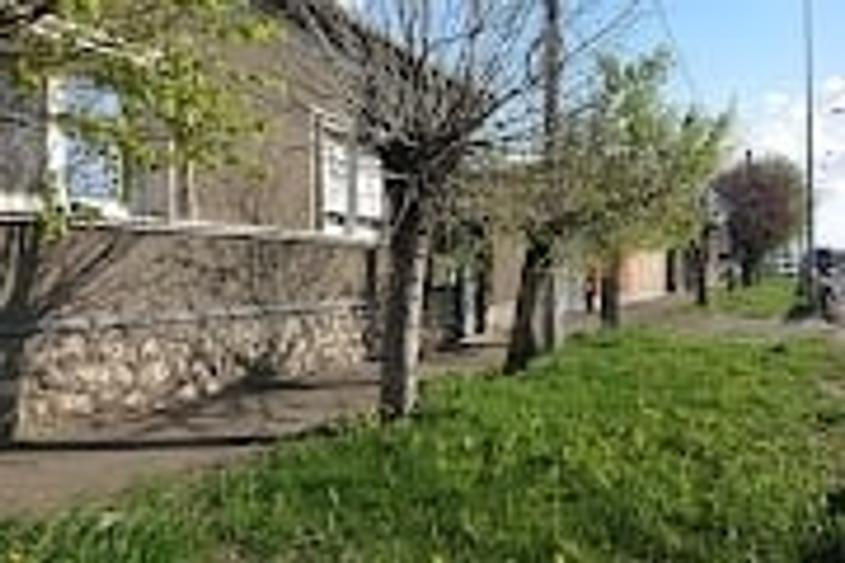 Casă cu 5 camere cu Teren 2800 Mp în Central