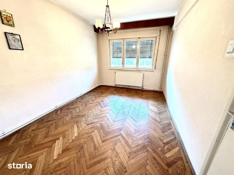 Apartament cu 3 camere decomandat în Banca Națională