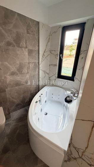 Apartament cu 3 camere în Păcurari