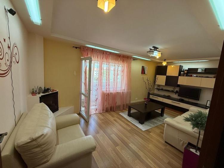 Apartament cu 3 camere decomandat în Central