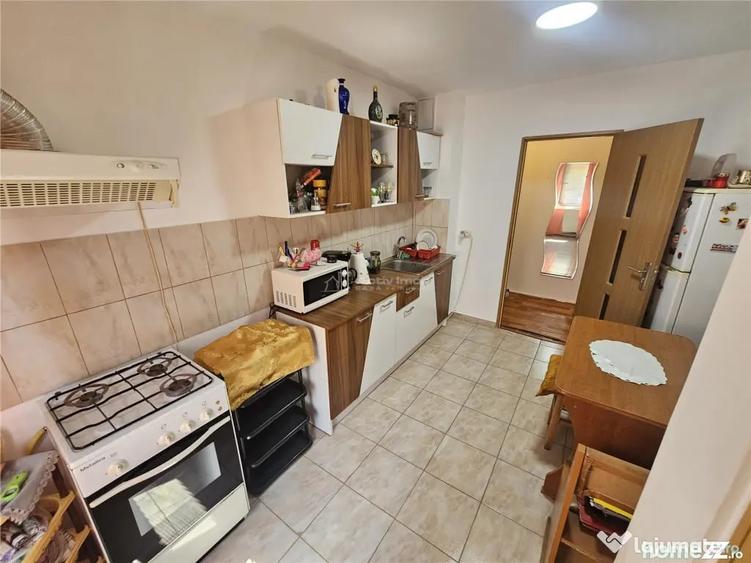Apartament cu 3 camere decomandat în Micro IV
