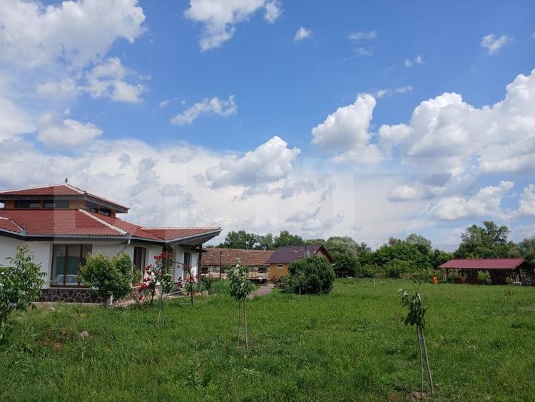 Casă individuală cu 6 camere cu Canalizare în Tinca