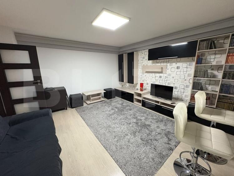 Apartament cu 3 camere decomandat, mobilat în Lunei
