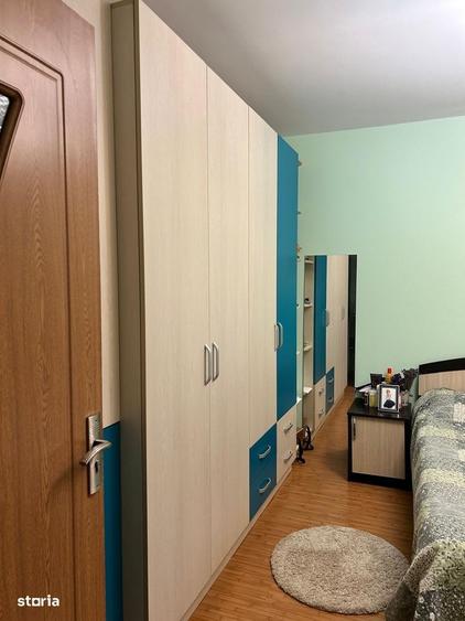 Apartament cu 3 camere decomandat în Valea Oltului