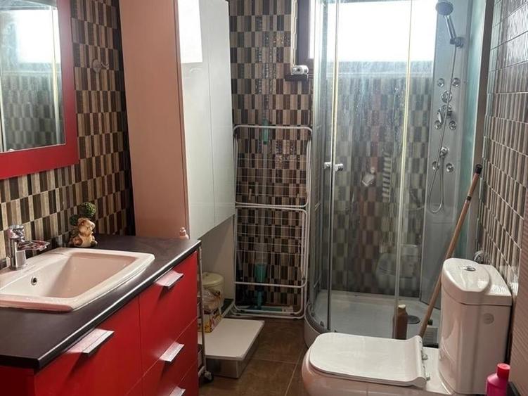 Apartament cu 4 camere decomandat în Sud-Est