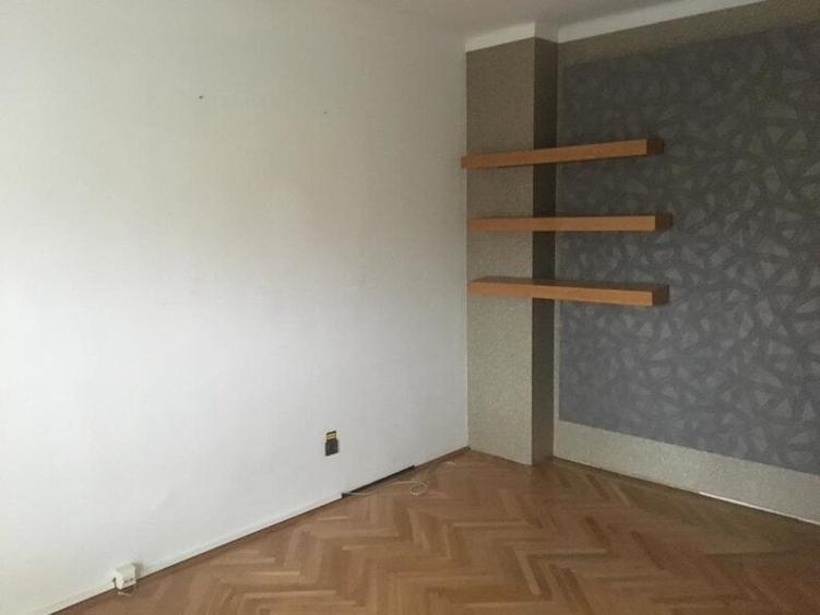 Casă individuală cu 6 camere cu Canalizare în Cotroceni
