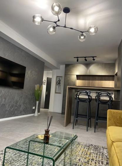 Apartament cu 3 camere semidecomandat în Băneasa
