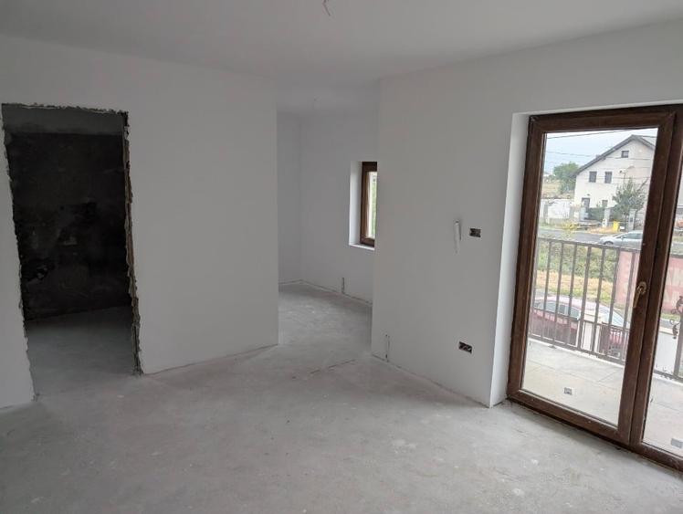 Duplex cu 5 camere cu Canalizare în Moșnița Veche