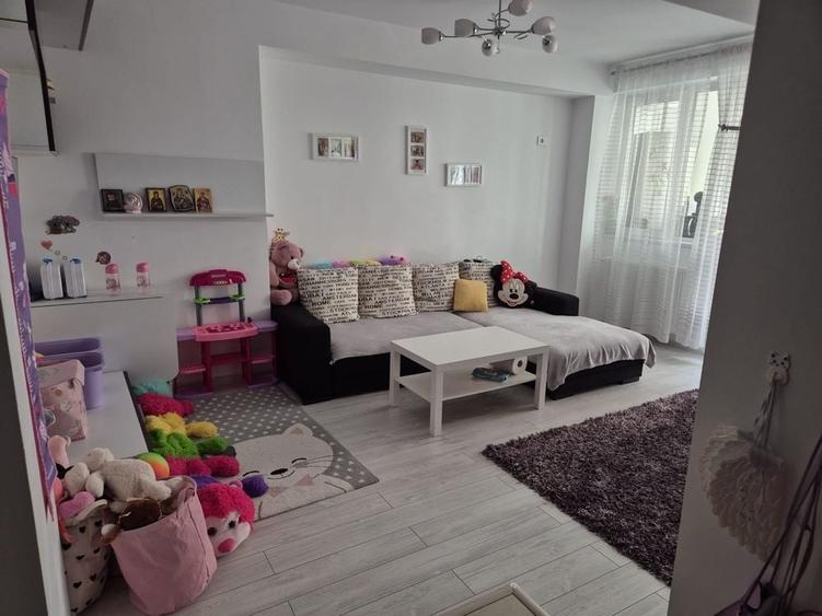 Apartament cu 2 camere decomandat în Roșu