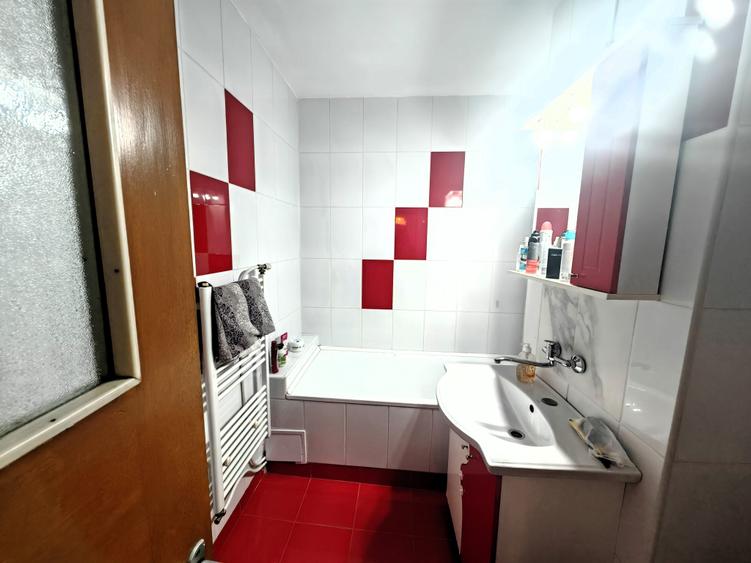 Apartament cu 2 camere decomandat în Banca Națională