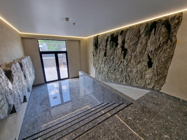 Penthouse cu 4 camere decomandat în Mihai Bravu