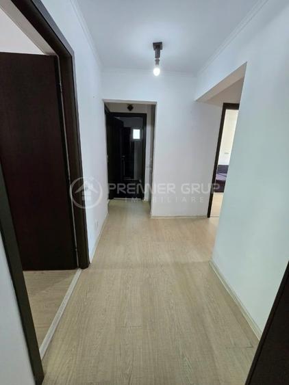 Apartament cu 4 camere decomandat în Nicolina