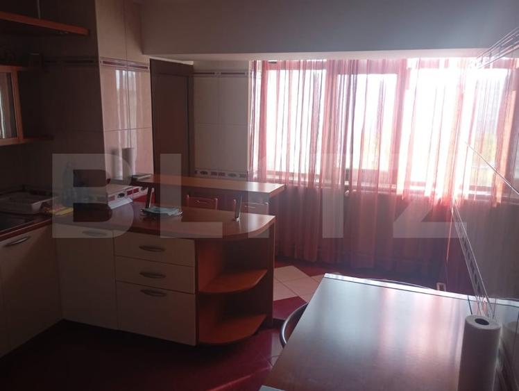 Apartament cu 4 camere decomandat, mobilat în Central