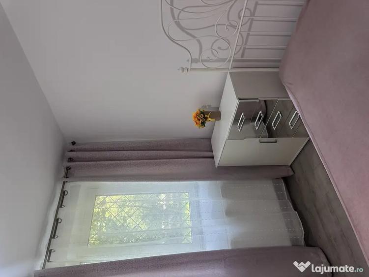 Apartament cu 4 camere decomandat în Titan