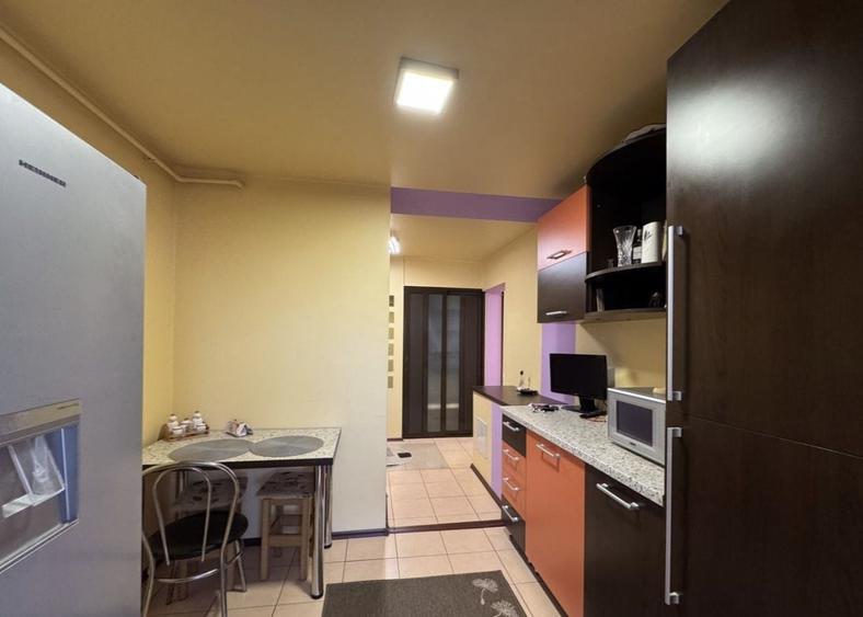 Apartament cu 3 camere decomandat în Găvana