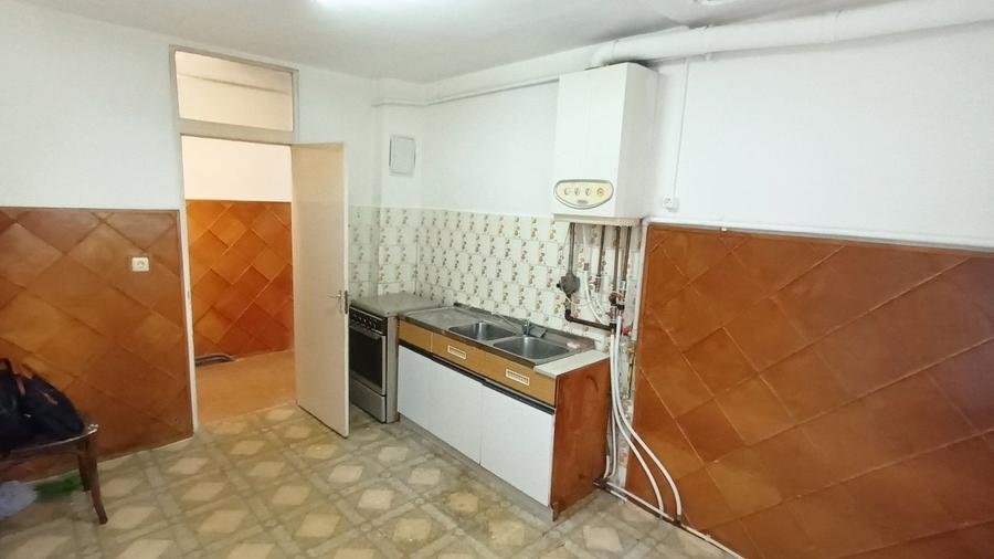Apartament cu 3 camere decomandat în Zorilor