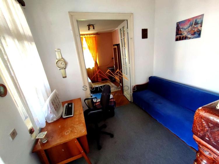 Casă individuală cu 10 camere cu Canalizare în Ultracentral