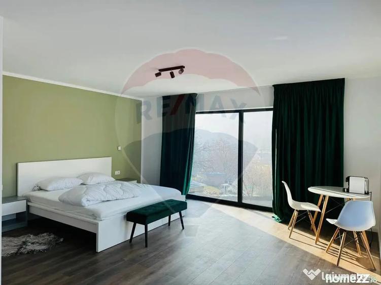 Casă cu 7 camere cu Teren 5191 Mp în Almaș