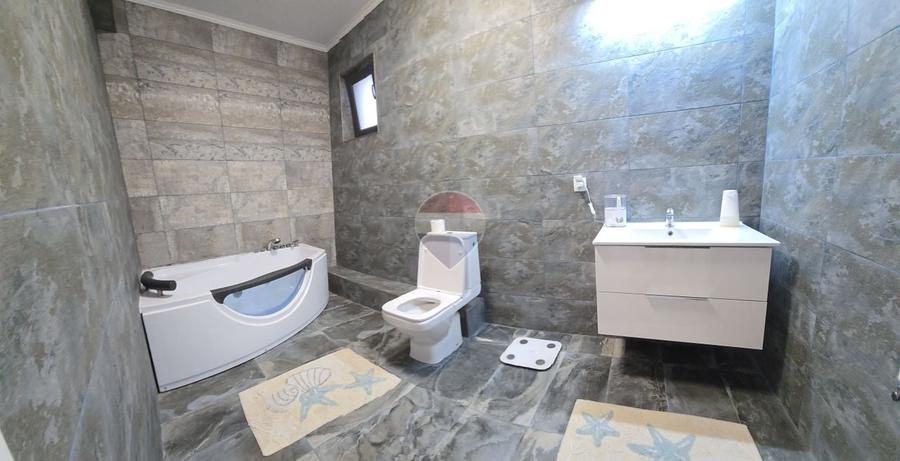 Casă individuală cu 4 camere cu Teren 270 Mp în Est