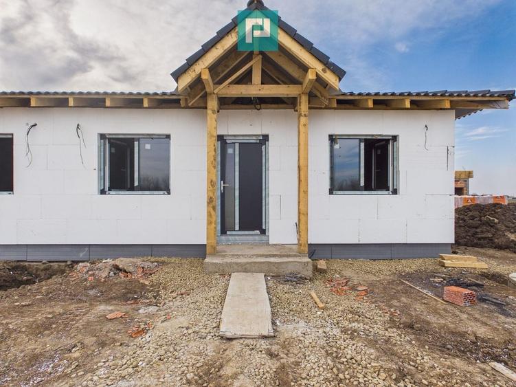 Duplex cu 4 camere cu Canalizare în Nojorid