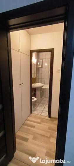 Apartament cu 2 camere semidecomandat în Tei