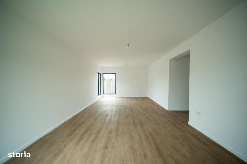 Casă cu 4 camere cu Teren 400 Mp în Domnești