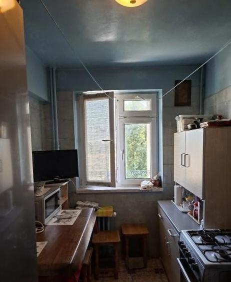 Apartament cu 3 camere semidecomandat în Drumul Taberei