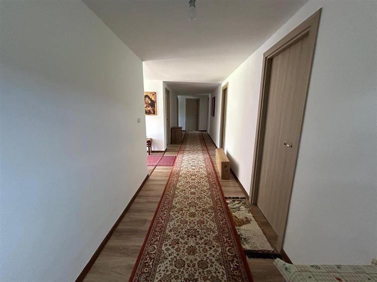 Casă individuală cu 6 camere cu Teren 3426 Mp în Vrâncioaia