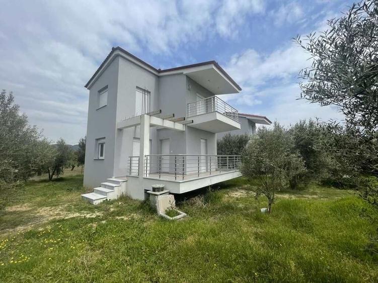 Casă individuală cu 9 camere cu Canalizare în Braytim