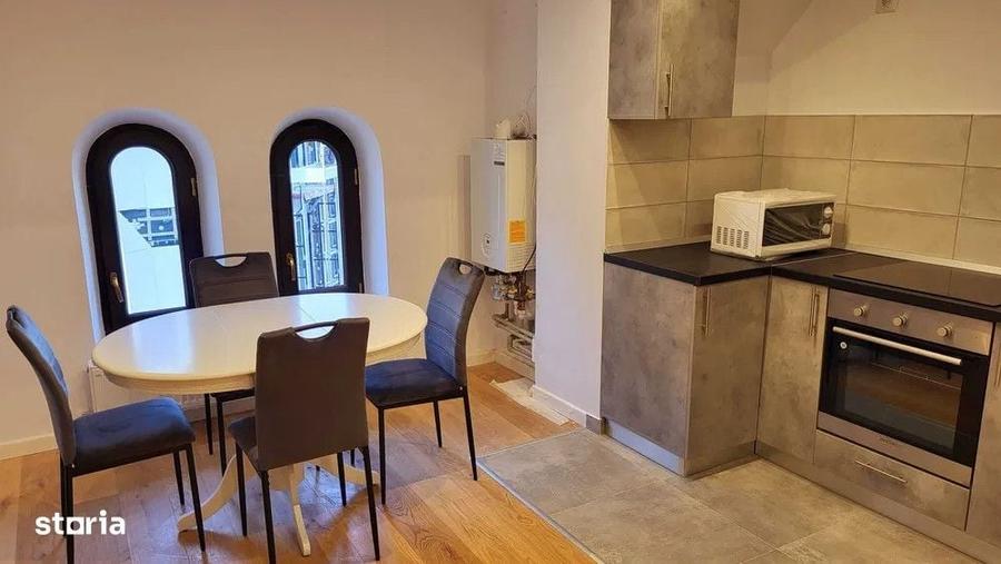 Apartament cu 2 camere decomandat în Universitate