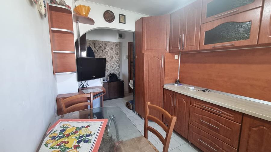 Apartament cu 2 camere decomandat în Micro 17