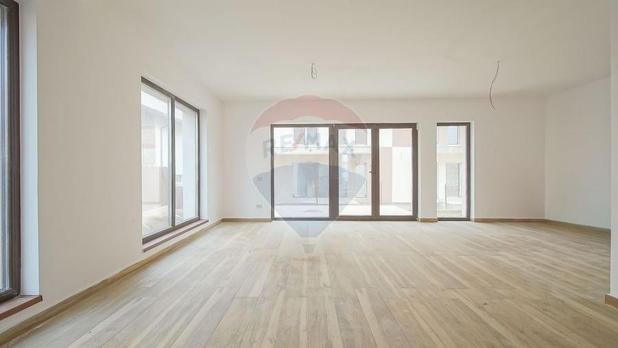Duplex cu 4 camere cu Teren 250 Mp în Sud-Est