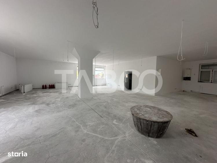Spațiu comercial, de 915 mp, în Central