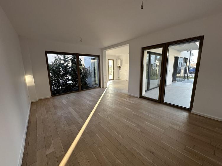 Duplex cu 4 camere cu Canalizare în Exterior Nord