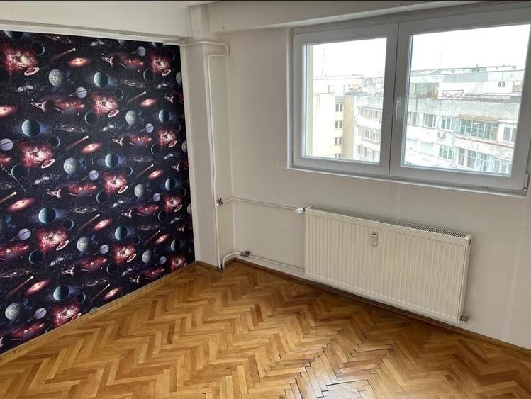 Apartament cu 4 camere decomandat în Berceni
