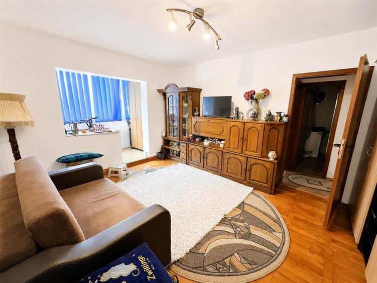 Apartament cu 2 camere semidecomandat în Lipovei