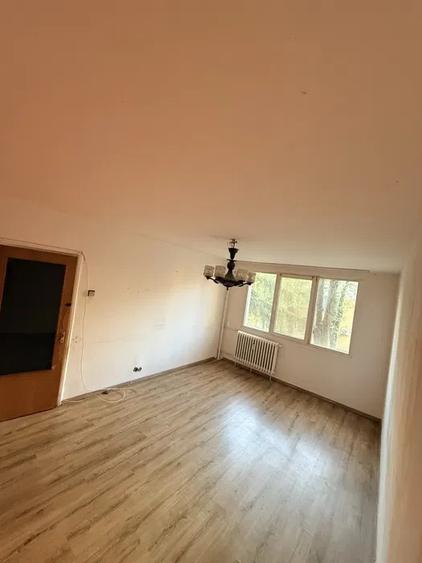 Apartament cu 3 camere decomandat, mobilat în Drumul Taberei — fotografia 1