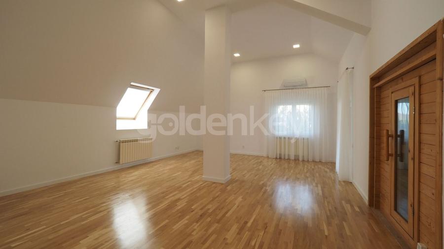 Casă individuală cu 7 camere cu Piscina în Iancu Nicolae
