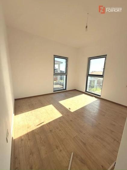 Casă cu 5 camere cu Teren 306 Mp în Urseni