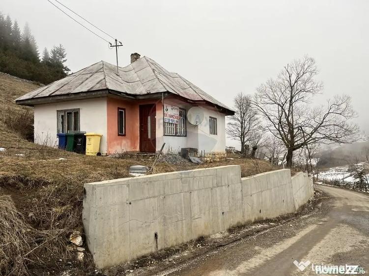 Casă cu 1 camere cu Teren 3808 Mp în Fundata