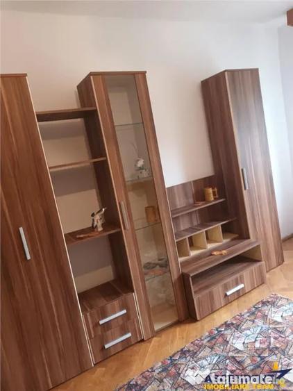 Apartament cu 3 camere decomandat în Drumul Poienii