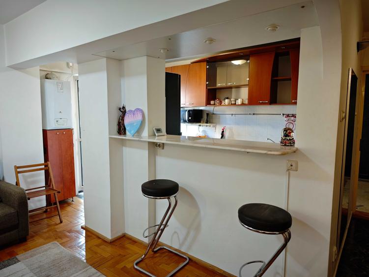 Apartament cu 3 camere decomandat în Griviței